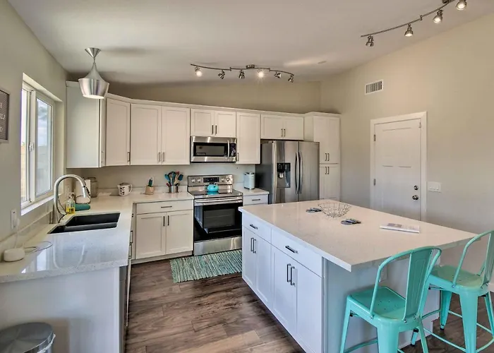 5 Mi To Spring Training! Family Haven In Glendale